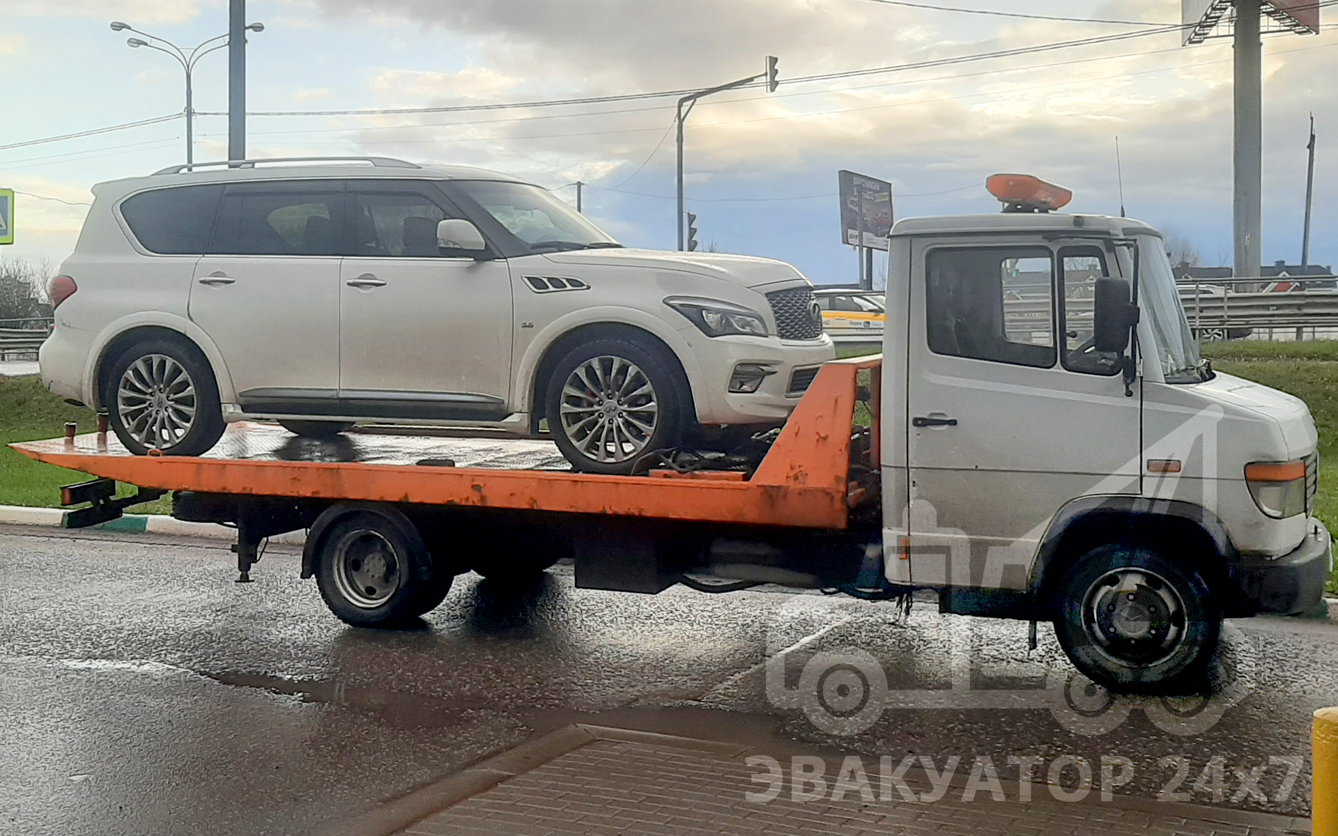 Эвакуация аварийного INFINITI QX80 до СТО - Эвакуатор ДОЛ