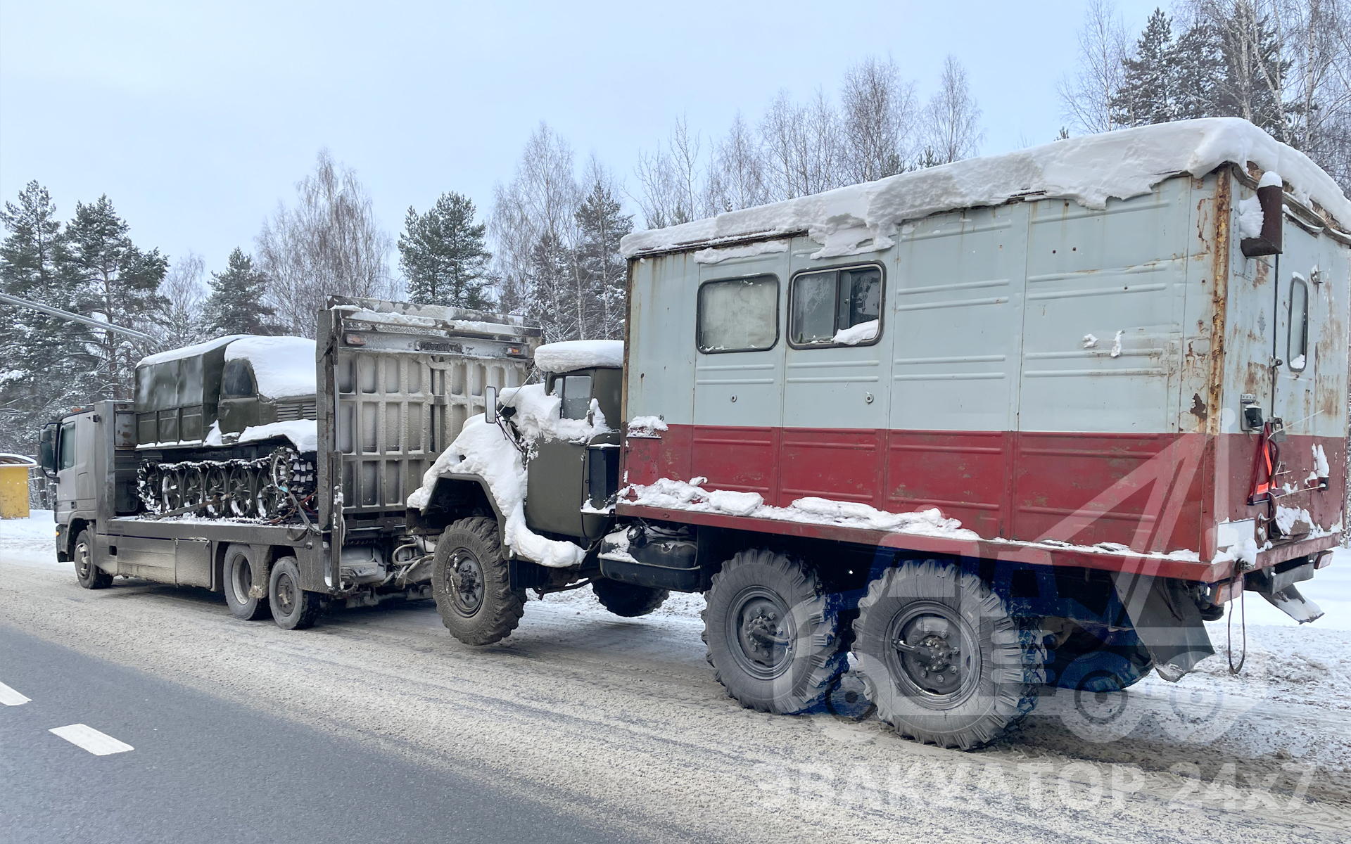 Одновременная перевозка гусеничного тягача АТЛ-6 и ЗИЛ-131 КУНГ - Эвакуатор  ДОЛ